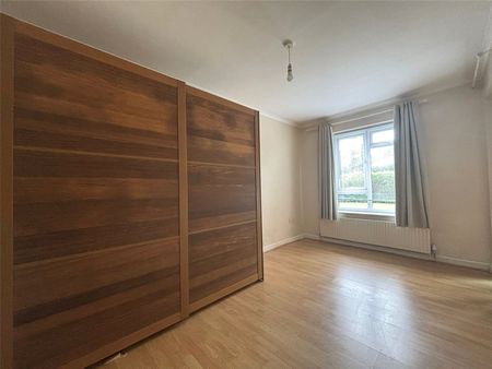 Clockhouse Road, Farnborough, Hampshire, GU14 - Photo 3