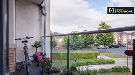 Bright room in 2-bedroom apartment in Bray, Dublin - Photo 2