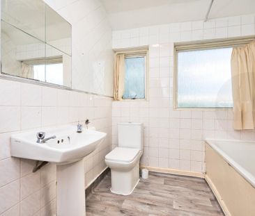 3 bedroom terraced house to rent - Photo 5