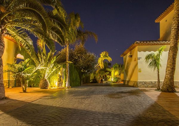 VILLA FOR RENT ALL YEAR ROUND WITH PRIVATE POOL IN MORAIRA