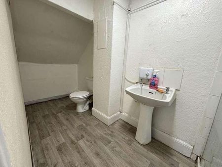 Marton Drive, Blackpool, FY4 - Photo 4