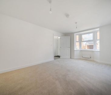 4 bedroom detached house to rent - Photo 2