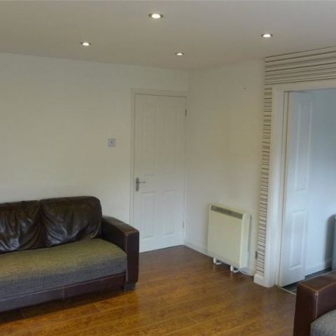 Elm Close, Binley Woods, Coventry - - Photo 1