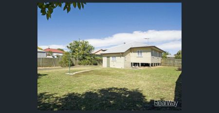 Charming 3-Bedroom Lowset Home in Convenient Location - Photo 3