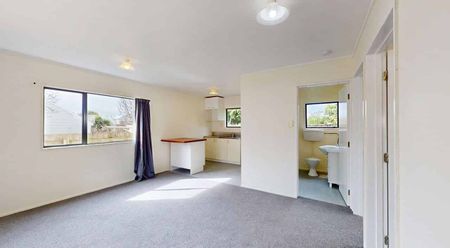Charming 2-Bedroom Home for Rent in Newtown - Photo 3