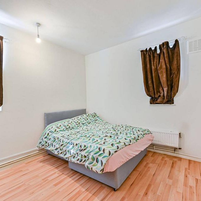 3 bedroom flat to rent - Photo 1