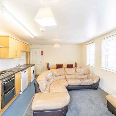 First Floor Flat, Park farm House, 103 Haxby Road - Photo 1