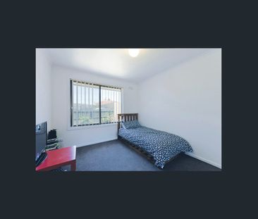 SPACIOUS FAMILY HOME - Photo 3