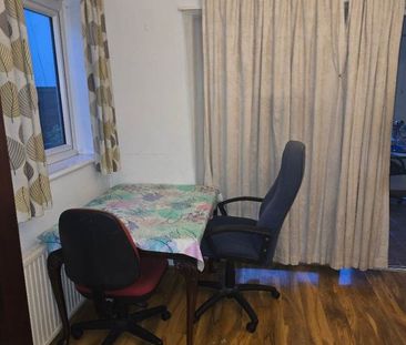 Room in a Shared Flat, Forty Lane, HA9 - Photo 3