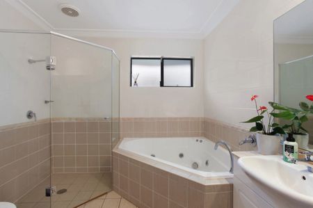 1/65 Dover Road, Rose Bay NSW 2029 - Townhouse For Rent | Domain - Photo 3