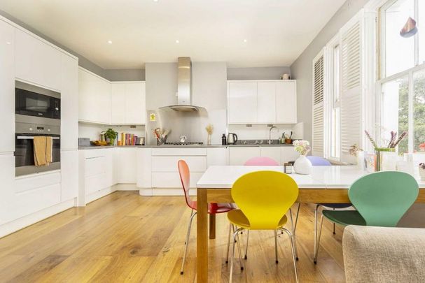 4 bedroom flat to rent - Photo 1