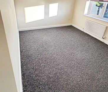 Vicarage Close, South Kirkby, Pontefract, West Yorkshire, WF9 - Photo 2