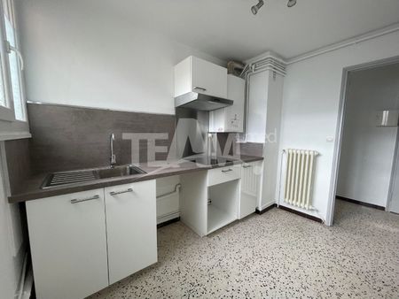Location Appartement 3 pièces 72m² SETE 34200 - Photo 2