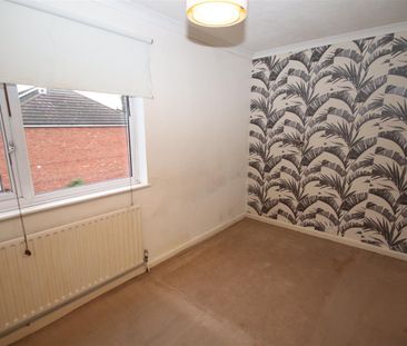 2 bedroom Terraced House to let - Photo 3