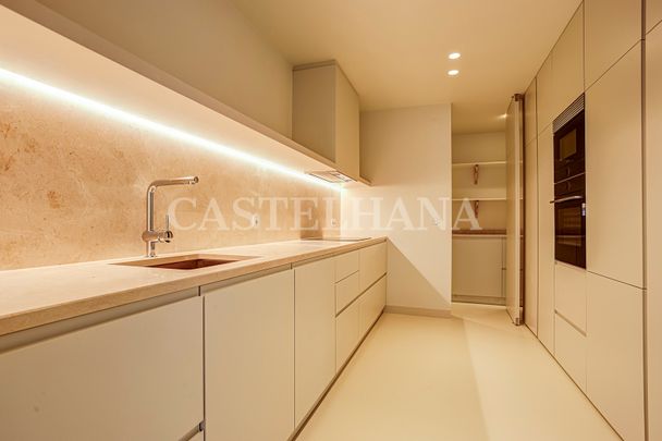 Apartamento T3+1 com piscina e pátio junto à Av. da Liberdade - Photo 1