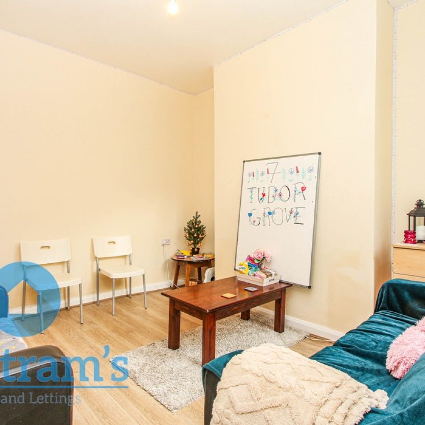 4 bed Mid Terraced House for Rent - Photo 1