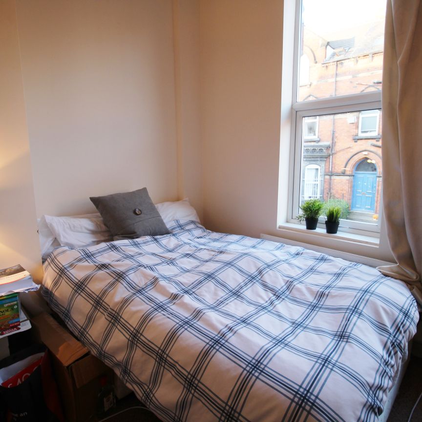 8 Bed - 26 Regent Park Terrace, Hyde Park, Leeds - LS6 2AX - Student - Photo 1