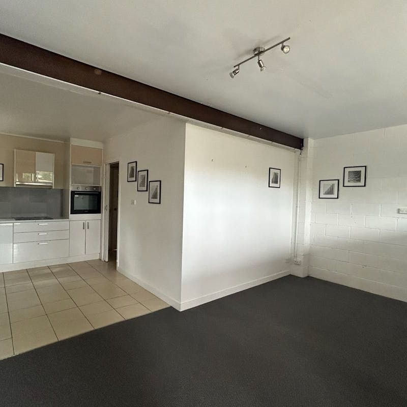 SPACIOUS 5 BEDROOM HOME WITH DUAL LIVING FOR RENT IN KIN KORA! - Photo 1