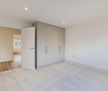 3 bedroom flat to rent - Photo 3