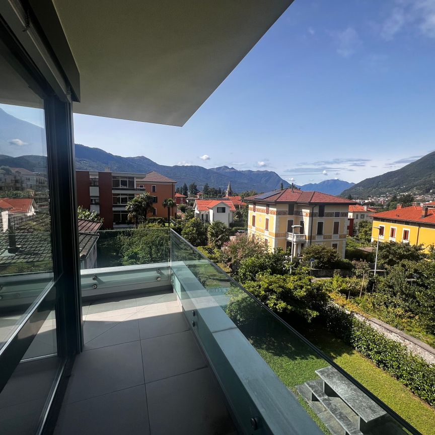 FOR RENT SPACIOUS 5.5 ROOM IN RECENTLY RENOVATED BUILDING - Photo 1