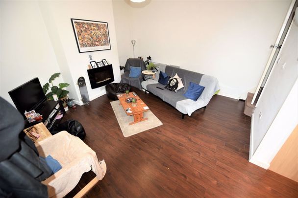 2 bedroom House in Hyde Park, Leeds - Photo 1