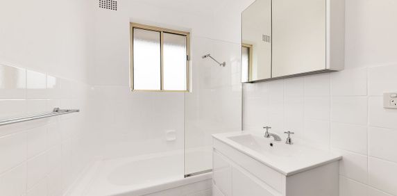 MODERN TWO BEDROOM APARTMENT - ONE-WEEK COMPLEMENTARY RENT! T&C'S APPLY - Photo 2
