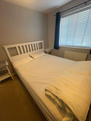 3 Bed Semi-Detached House, Rochford Drive, LU2 - Photo 2