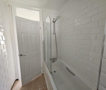 2 bedroom ground floor flat to rent - Photo 6
