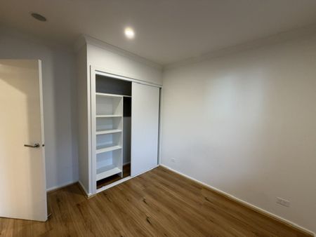 Close to Deakin Uni - 2 Bedrooms, 2 Toilets, 1 Car space - Photo 3