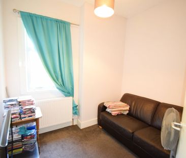 Room in a Shared House, James Avenue, NW2 - Photo 5