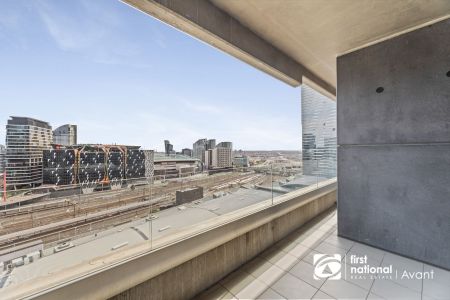 HARBOUR VIEW & LOCATION! - Photo 4