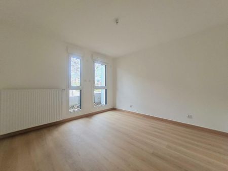 Location Appartement 2 pièces 40m² ST PIERRE EN FAUCIGNY 74800 - Photo 4