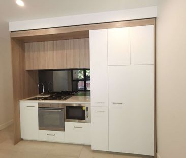 Charming One-Bedroom Apartment in Carlton – Prime Location, Unbeata... - Photo 3