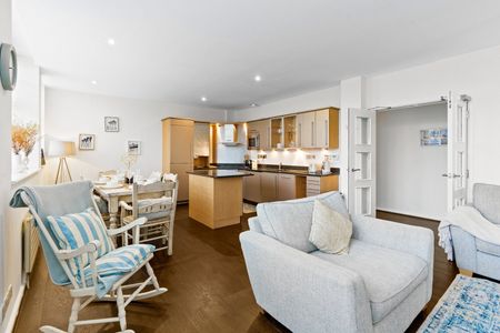 2 Bed Flat, Princes House, BN1 - Photo 4