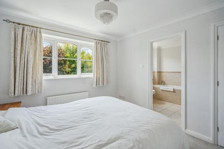 5 bedroom end of terrace house to rent - Photo 4