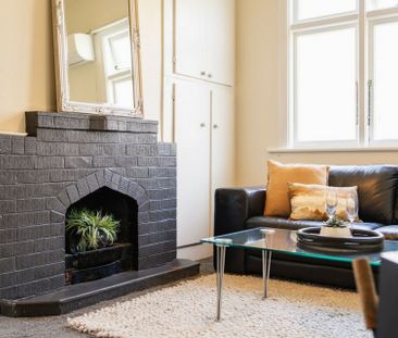 Spacious and sunny in St Kilda! - Photo 2