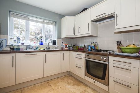 2 bedroom semi-detached house to rent - Photo 5