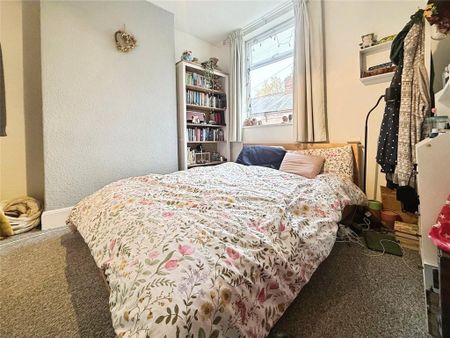 2 bedroom retirement property to rent - Photo 5