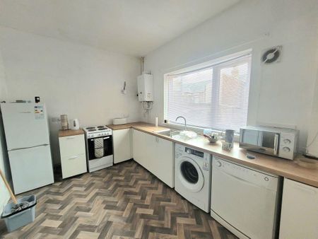 2 bed terraced house to rent in SR8 - Photo 5