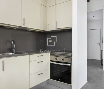 1-bedroom apartment with sea views for rent in El Born - Photo 4