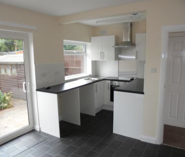 3 bedroom semi-detached house to rent - Photo 5