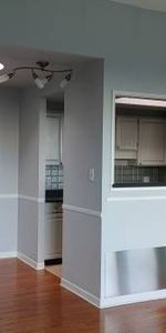 2 bedrm + Den (can be 3rd bdrm) Top Floor Apartment for rent - Photo 4