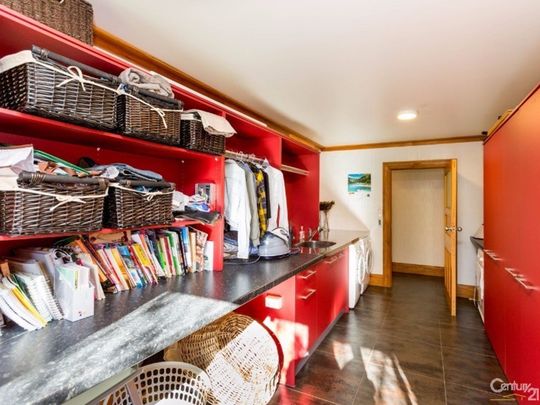 Grand House Setting - One Room with Ensuite - Photo 1
