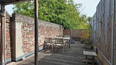 Uitzonderlijk afgewerkt duplex-appartement gelegen in het centrum van Eeklo! - Photo 2