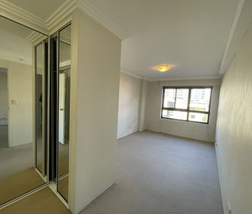 1 Bedroom Apartment - Photo 2