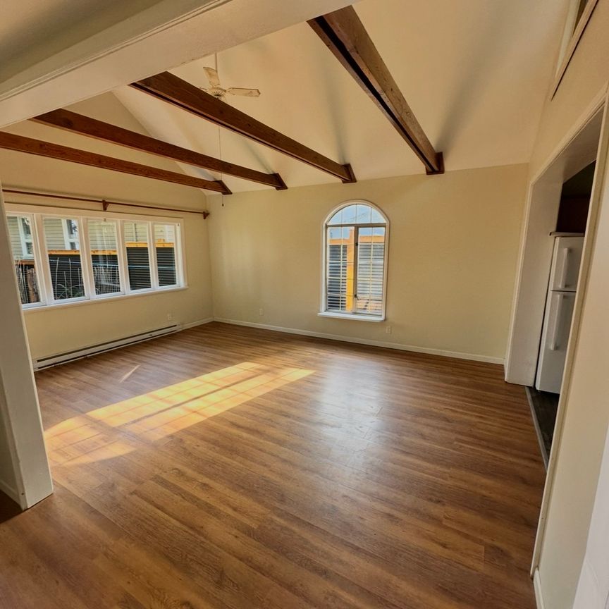 Ocean Views Home in Union Bay 2 Bed 1 Bath - Photo 1