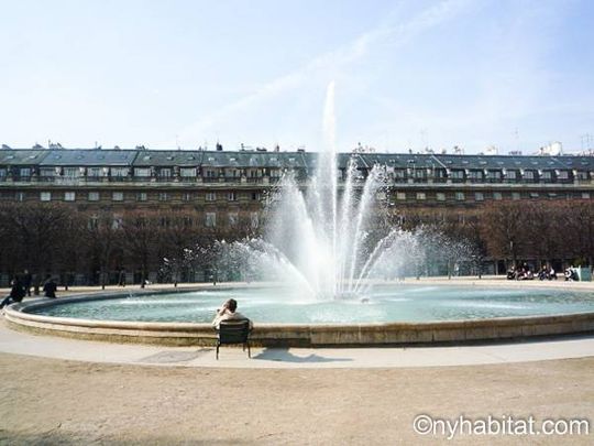 Logement à Paris, Location meublée - Photo 1