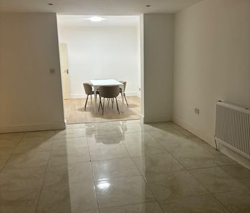 4 Bed Semi-Detached House, Watford Way, NW4 - Photo 3