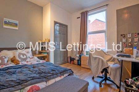 8 Bedroom Mid Terraced House for rent in Brudenell Grove - Photo 4