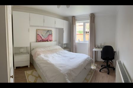 Room in a Shared Flat, Monmouth Grove, TW8 - Photo 4